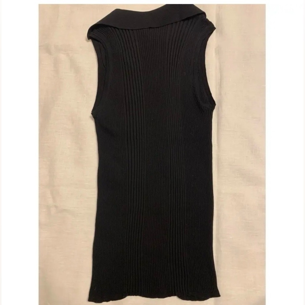 CHANEL Black Ribbed V-Neck Sleeveless Knit Top; Made in Italy. Size 38 - Picture 3 of 9